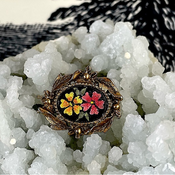 🖤 Vintage Barrette 🖤 Unique Brass Hair Clip Glass Flowers Folk Gold Black 🌼🌺 - Picture 4 of 5